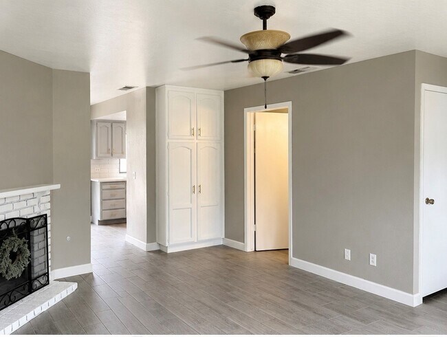 Foto del edificio - 361 N Capitola Ct
