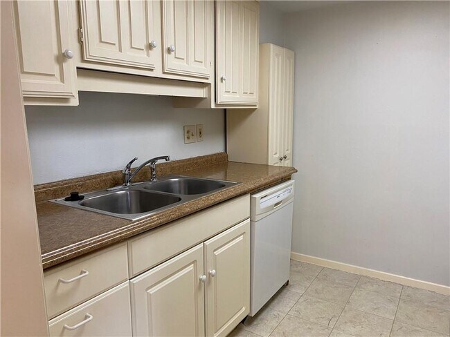 Building Photo - 8210 Bent Tree Rd