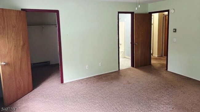 Building Photo - 306 Lake Shore S