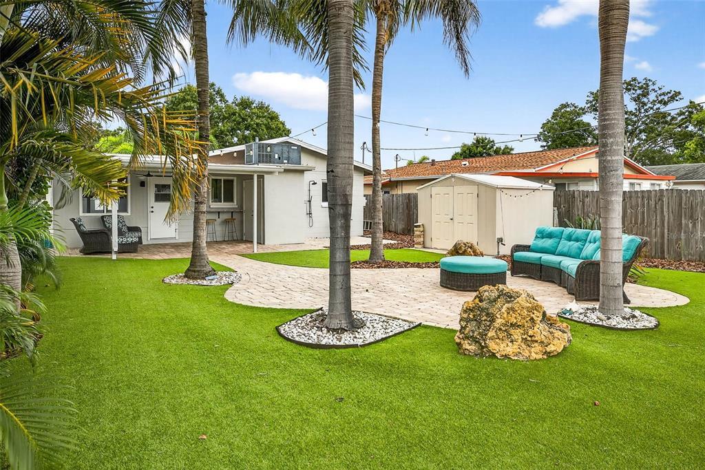 Foto principal - 5519 Commonwealth Ave N