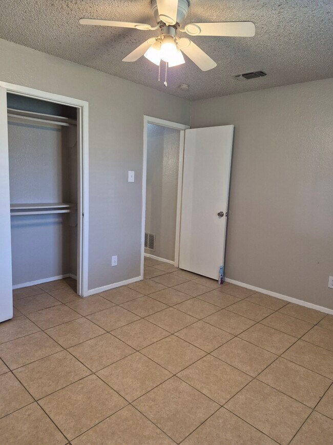 Foto del edificio - 214 Pine Meadow Dr