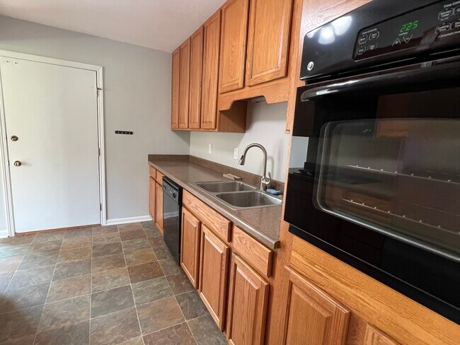 Building Photo - 5202 Winslow Cir