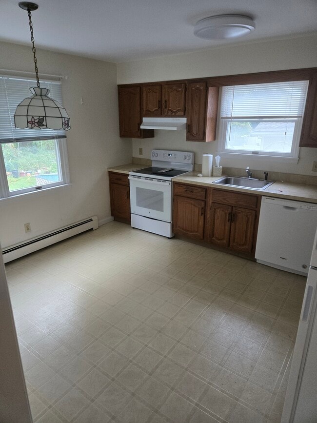 Building Photo - 17 Intervale Ave