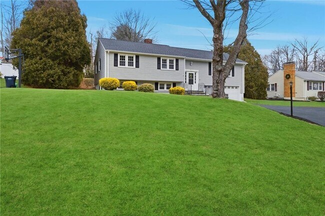 Foto del edificio - 38 Juniper Ln