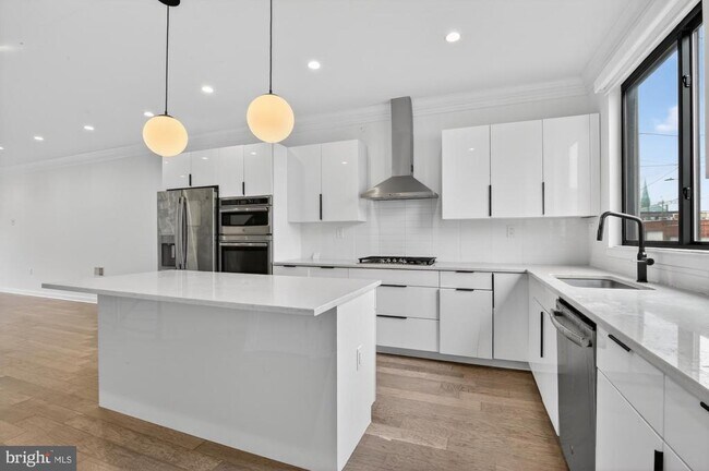 Foto del edificio - 3336 Salmon St