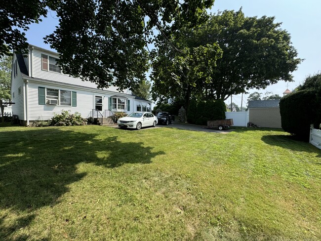 Building Photo - 2 Uncas Rd