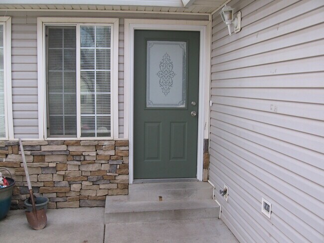 Foto del edificio - 404 Broken Arrow Dr