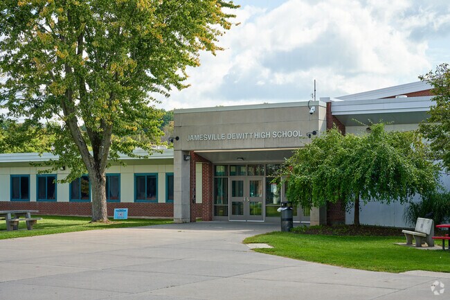 The front of Jamesville-Dewitt Highschool in East Syracuse.