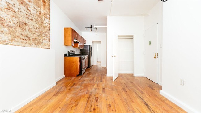 Building Photo - 2 br, 1 bath Apartment - 46 Palmetto St Apt 2