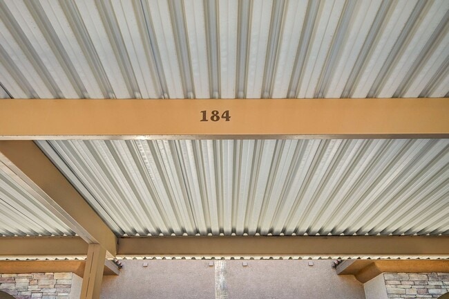 Foto del edificio - Charming 3-bed, 2-bath Downstairs Unit