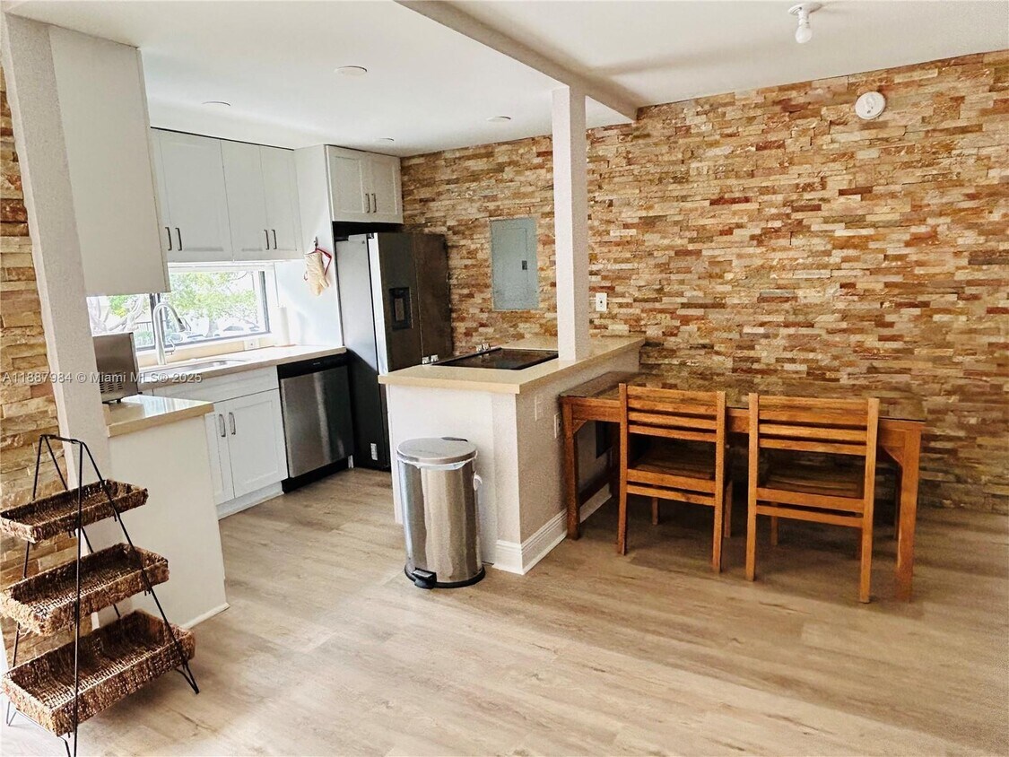 Foto principal - 17021 N Bay Rd