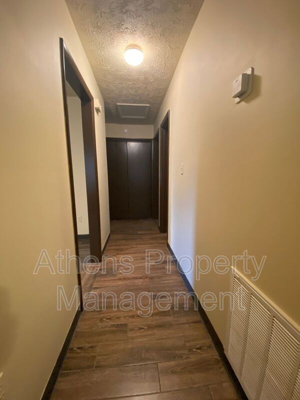 Building Photo - 1083 Kings Mill Run N