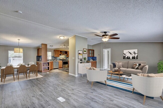 Building Photo - Renovated 3 Bedroom with Open Floor Plan