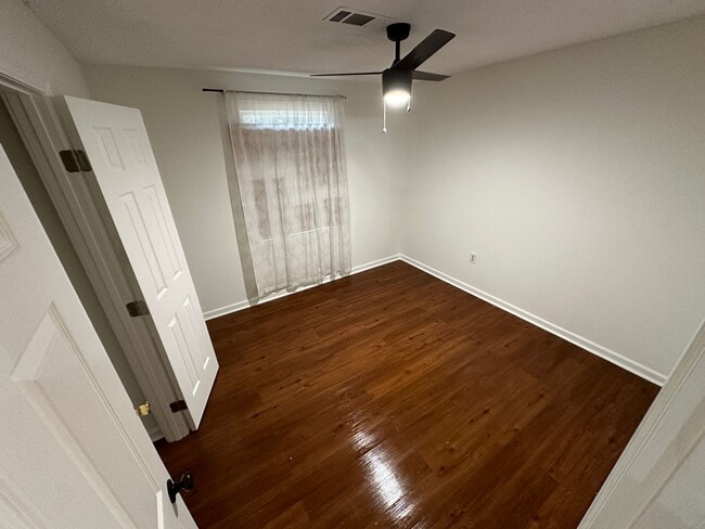 Foto del edificio - 3535 Farwood Dr