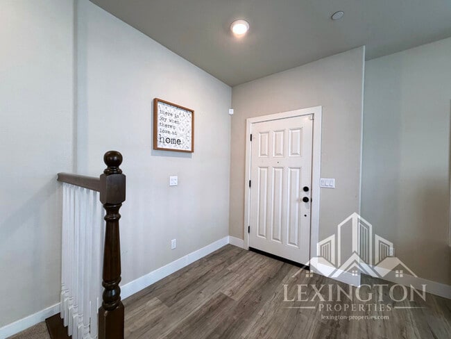 Foto del edificio - Modern Roseville Living – 3 Bed | 2.5 Bath |