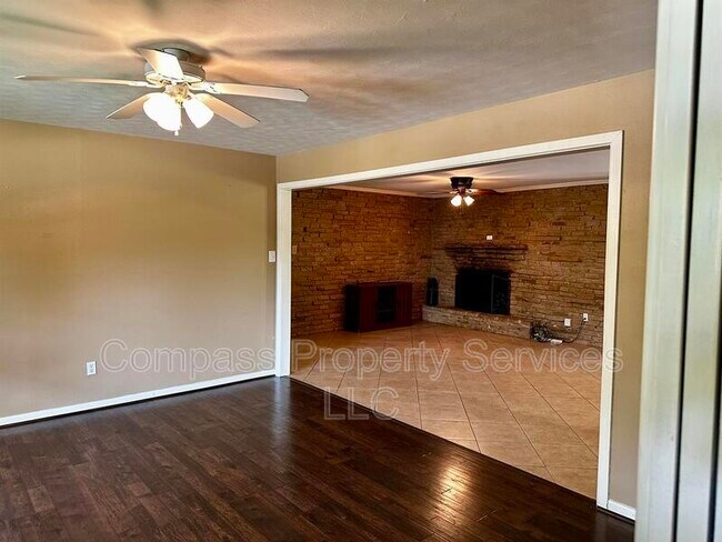 Foto del edificio - 8919 Whippoorwill Dr