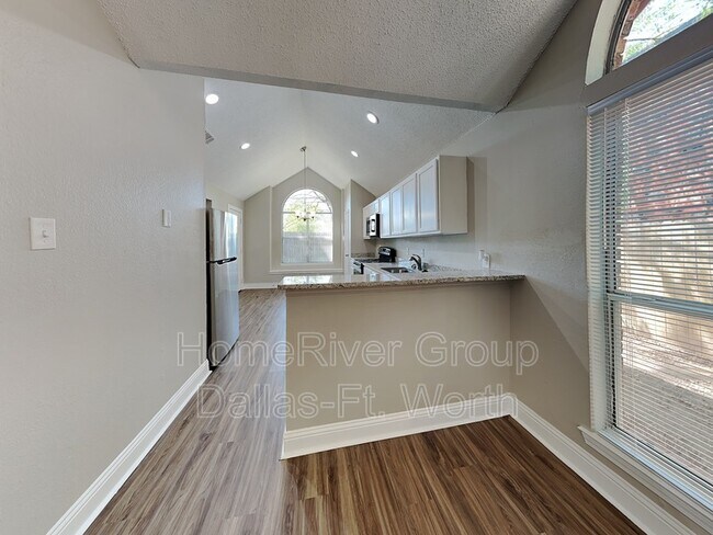 Foto del edificio - 12512 Summer Hill Dr