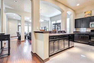Building Photo - 940 Oak Lynn Dr