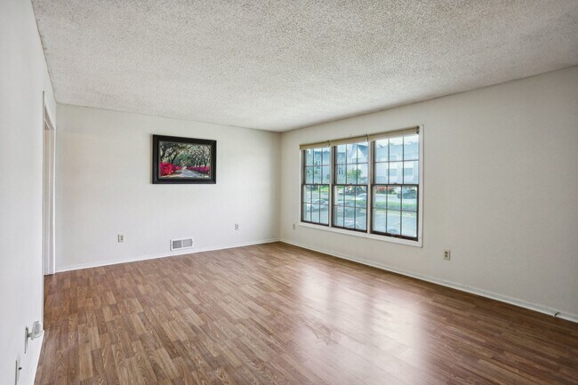 Foto del edificio - 41 Burlington Ct