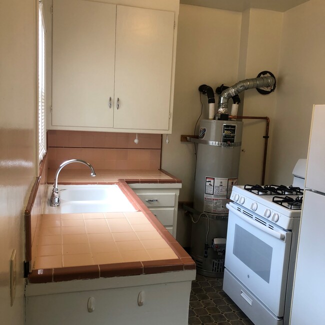Foto del edificio - 2437 Warring St