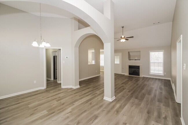 Foto del edificio - 200 Cameron Dr