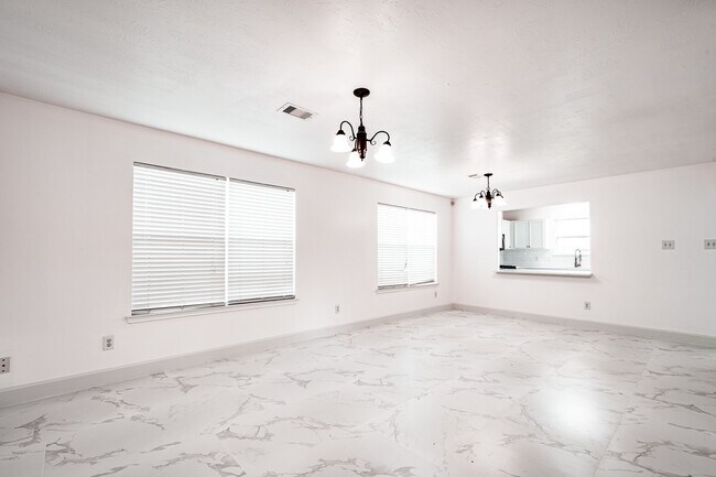 Building Photo - 4435 Crossvine Ave