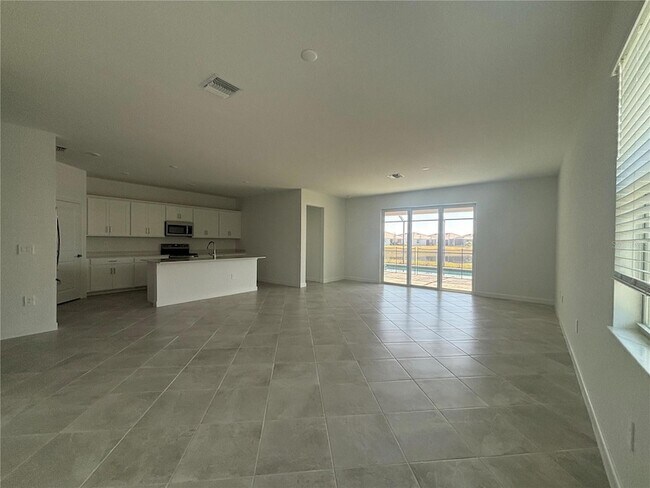 Foto del edificio - 7869 Lakes Edge Ln