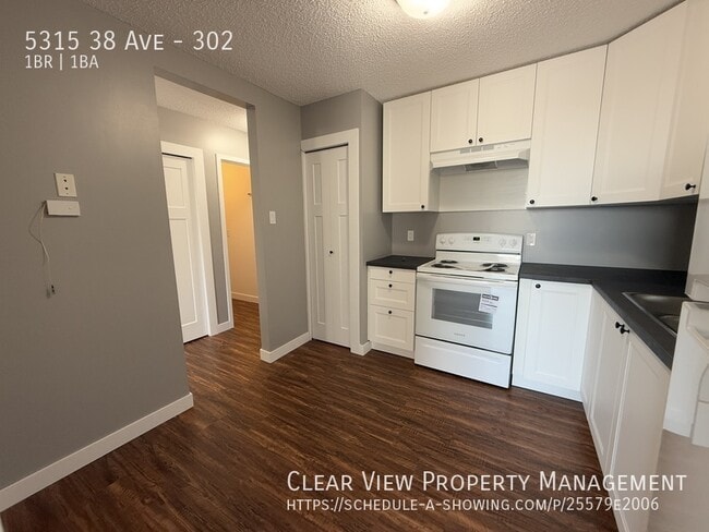Building Photo - ? Beautifully Renovated One-Bedroom Suite in Taber Manor!