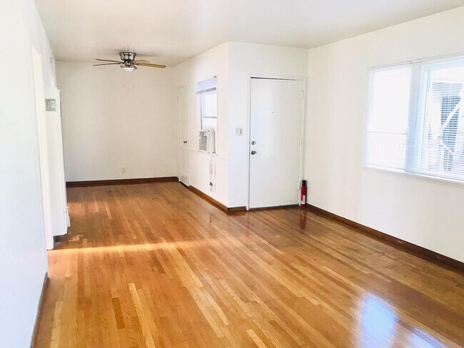 Building Photo - 1710 Huntington Dr