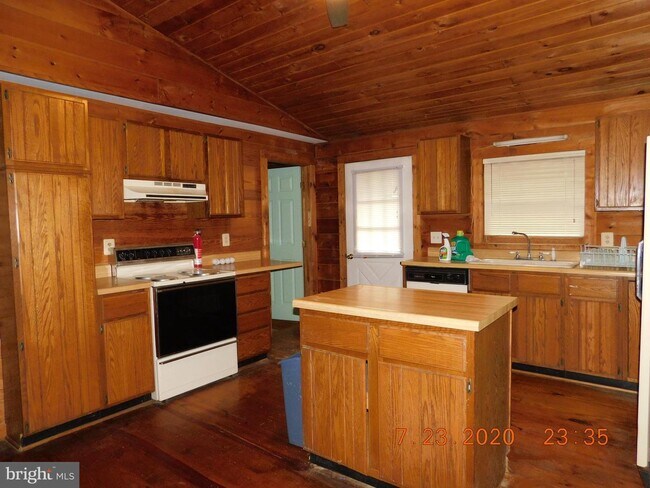 Building Photo - 2040 Parish Rd