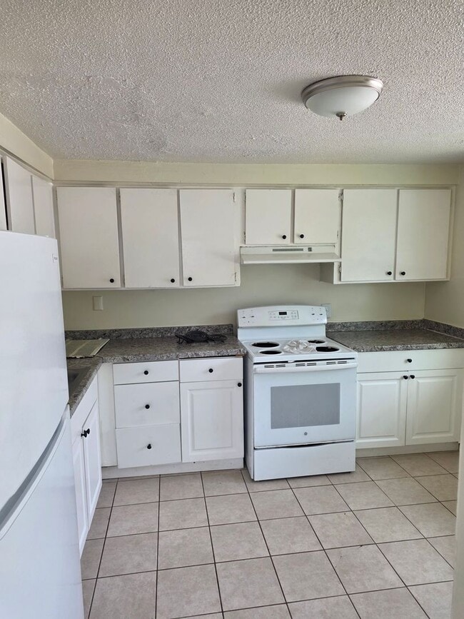 Building Photo - 414 28th Ave W
