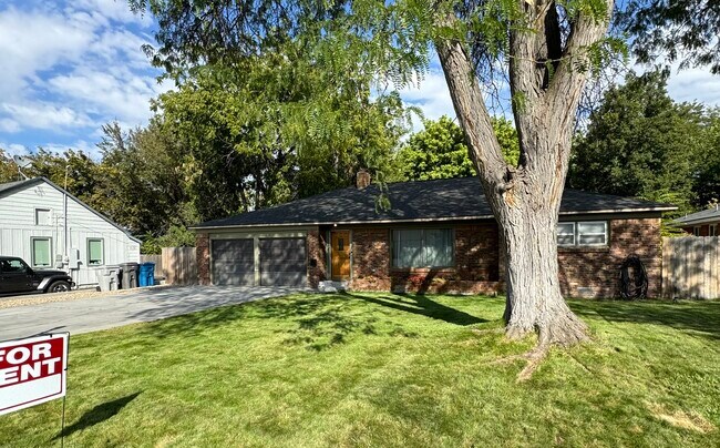Building Photo - 1715 S 10th Ave