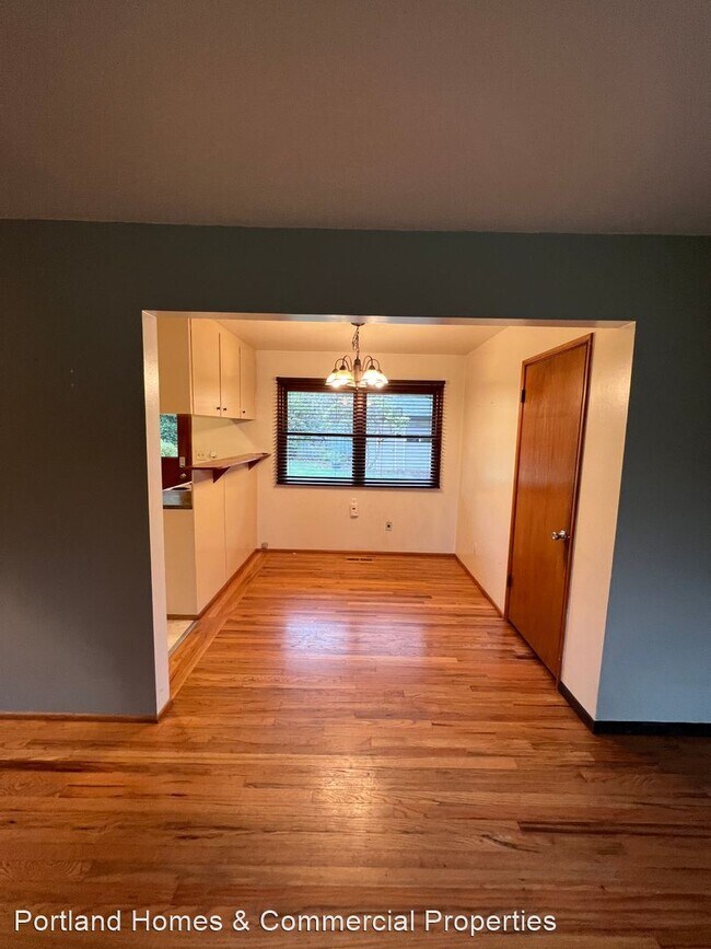 Foto del edificio - 3 br, 1 bath House - 11400 SE 35th Ave.