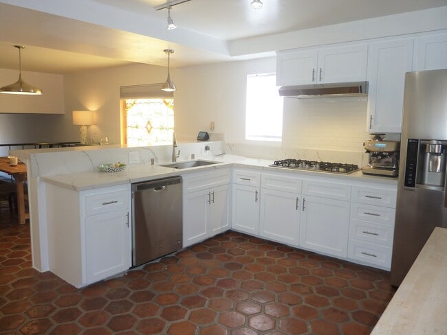 Building Photo - 13065 Mindanao Way