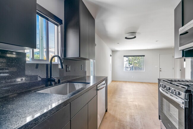 Building Photo - 266 S Park View St