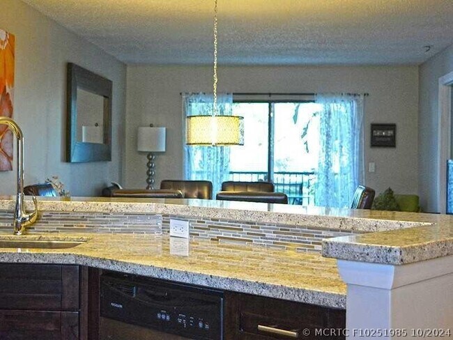 Foto del edificio - 2240 N Cypress Bend Dr