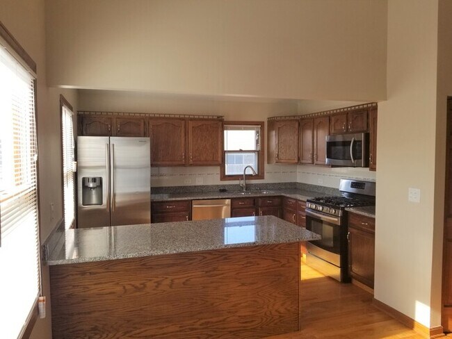 Building Photo - 1112 Buttonwood Dr