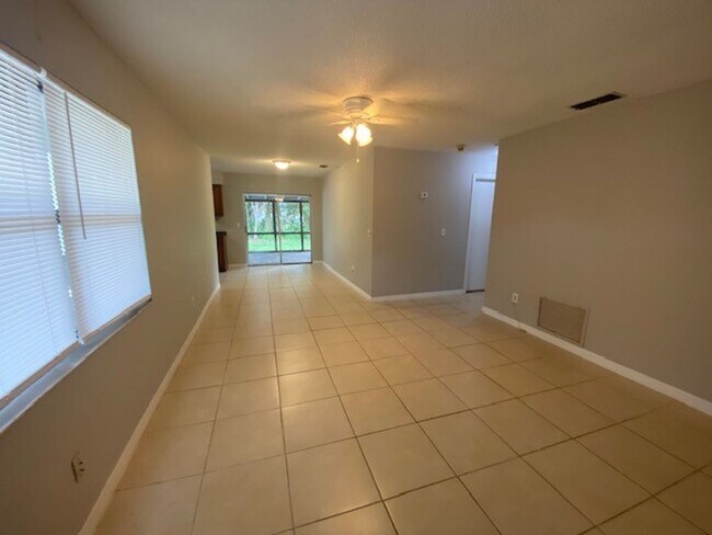 Foto del edificio - 2 Bedroom 2 Bath Duplex in Historic Downto...