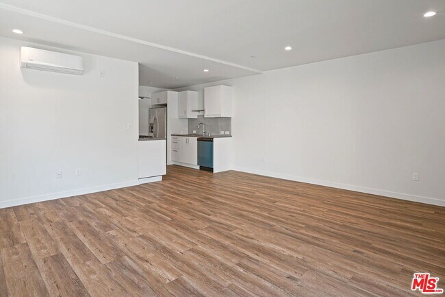Building Photo - 1166 Cochran Ave