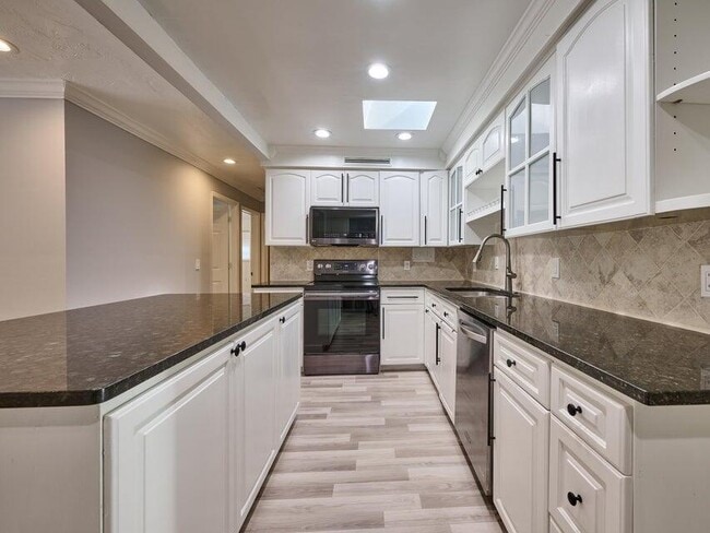 Foto del edificio - 2112 Longwood Rd