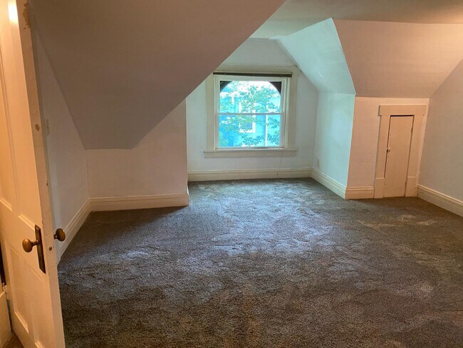 Master Bed - 213 S 9th St