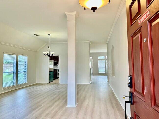Building Photo - 3131 Valley Ct