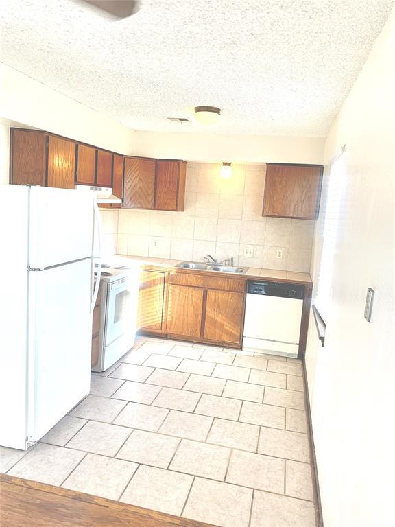 Building Photo - 320 Falcon Ct