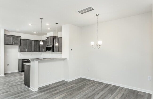 Building Photo - 950 Trestleview St