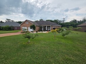 Building Photo - 206 Maree Dr