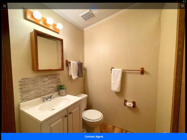 Foto del edificio - 2061 Victoria