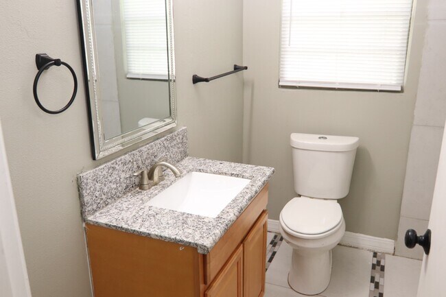 Foto del edificio - 233 Roxton Ln