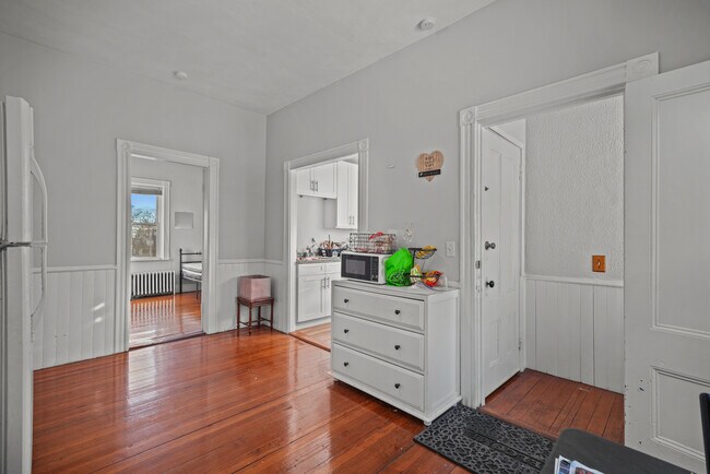 Building Photo - 243 Pleasant St