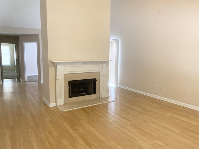 Building Photo - 178 Stoneforest Dr