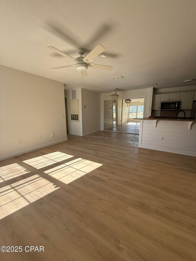 Building Photo - 1001 Lighthouse Rd